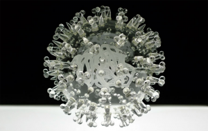 Luke Jerram COVID-19 (coronavirus) Glass Art - Microbiología