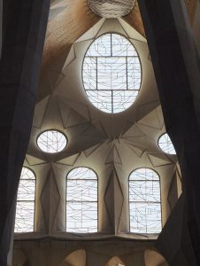 Vitrales transparentes de la Sagrada Familia de Barcelona