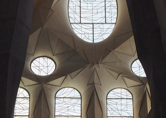 Vitrales transparentes de la Sagrada Familia de Barcelona