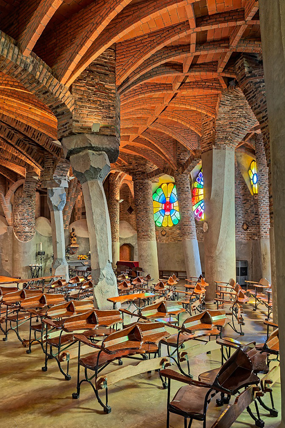 Colonia Güell Vidrieras Vitrales Jujol Gaudí Barcelona