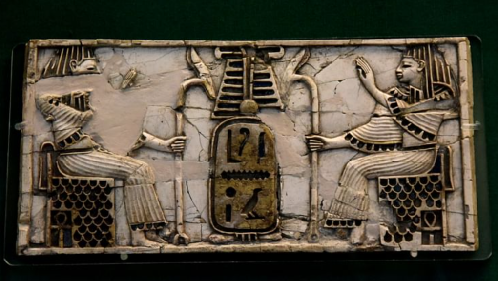 Período neo asirio s. IX - VIII a.C Palacio Nimrud (actual Irak). Museo Británico. Londres Las incrustaciones del los tronos y los cartuchos son de vidrio azul.