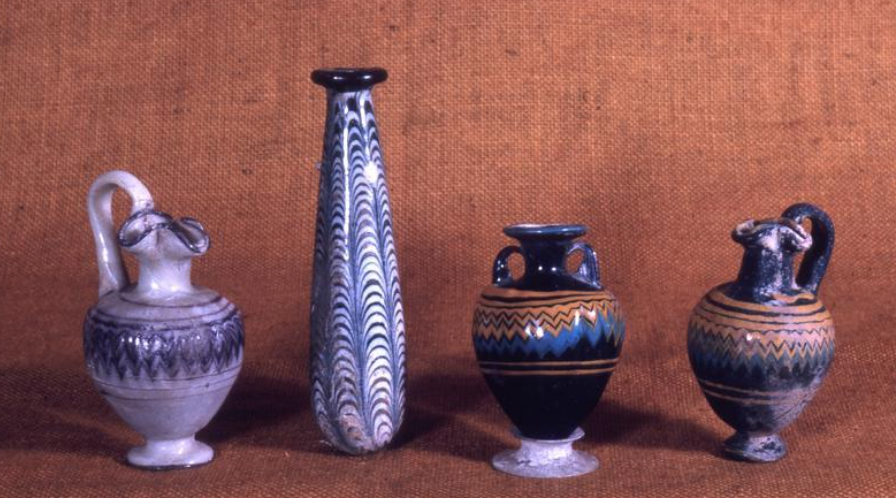 Jarras y alabastrones Técnica de núcleo de arcilla. 400-275 aC . Grupo Mediterraneo. Museo Británico