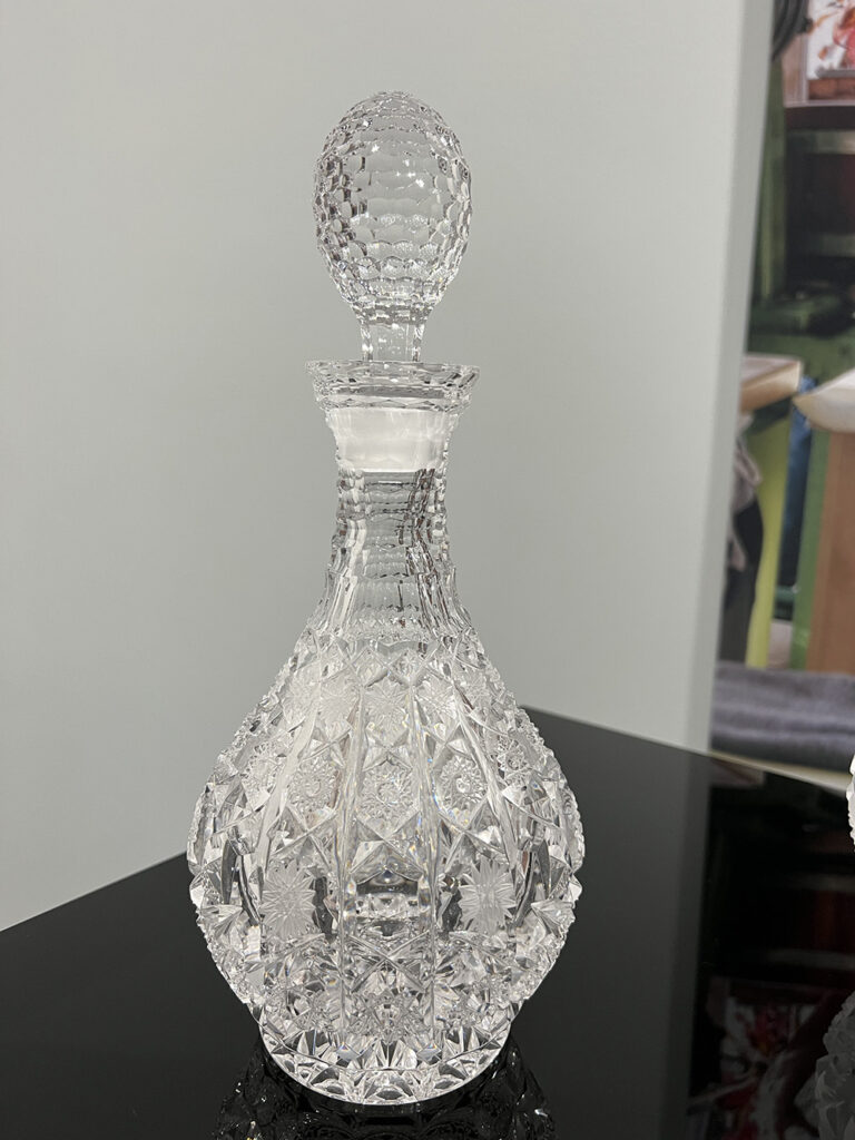 A Masterpiece with Respect for Material and Craftmanship Ladislav Šev?ík Bohemia Crystal Crystal Valley Week cutting and engraving glass
