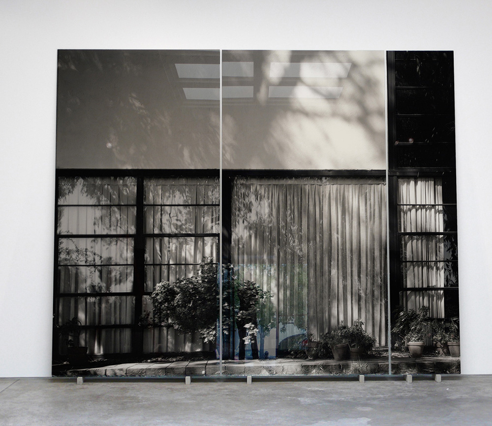 Veronika Kellndorfer, vidrio, arte contemporáneo, fotografía de arquitectura, reflejos, modernismo, arquitectura, paneles de vidrio, espacio, arte y arquitectura, fotografía moderna, arte con vidrio, instalaciones de vidrio.