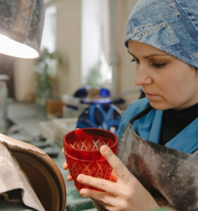 Gus-Crystal Fábrica de vidrio soplado en Rusia vidrio artesanal Objetos con Vidrio