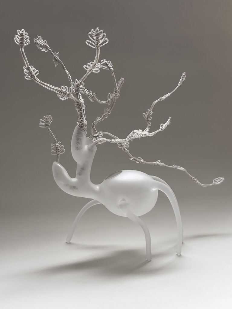 Aude Tahon :Eleonore Gold-Dalg ©Naoko Aubry Dialogues de Verre Glass Art & Design Paris Biennale Internationale du Verre Contemporain Paris 2025 Orangerie du Jardin du Luxembourg exposición vidrio contemporáneo arte en vidrio París exposición de vidrio París 2025 creadores internacionales vidrio arte y diseño en vidrio Lettres de verre artistas vidrio contemporáneo exhibición vidrio internacional