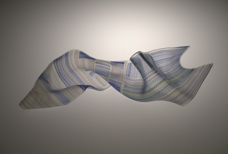 Michi Suzuki : Elise Dufour Dialogues de Verre Glass Art & Design Paris Biennale Internationale du Verre Contemporain Paris 2025 Orangerie du Jardin du Luxembourg exposición vidrio contemporáneo arte en vidrio París exposición de vidrio París 2025 creadores internacionales vidrio arte y diseño en vidrio Lettres de verre artistas vidrio contemporáneo exhibición vidrio internacional