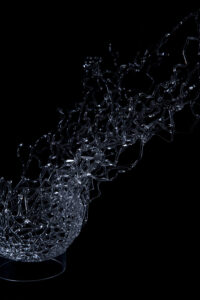 Ingrid Bahna obra “Atrapando el Viento”, presentada en ARTWEEK 2025, Centro Cultural Estación Mapocho, Santiago de Chile.