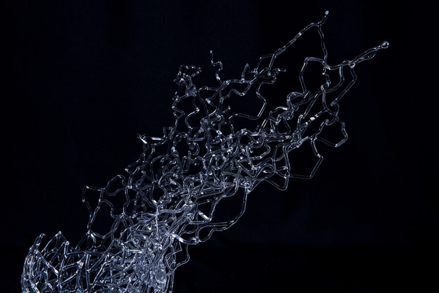 Ingrid Bahna obra “Atrapando el Viento”, presentada en ARTWEEK 2025, Centro Cultural Estación Mapocho, Santiago de Chile.