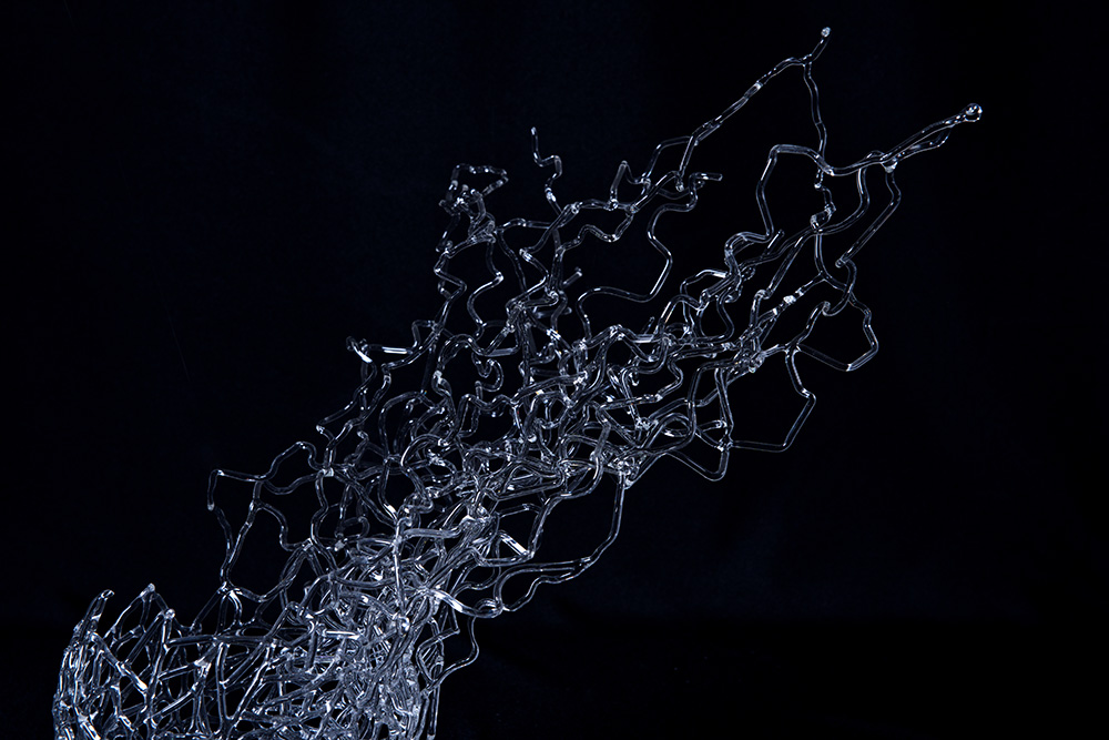 Ingrid Bahna obra “Atrapando el Viento”, presentada en ARTWEEK 2025, Centro Cultural Estación Mapocho, Santiago de Chile.