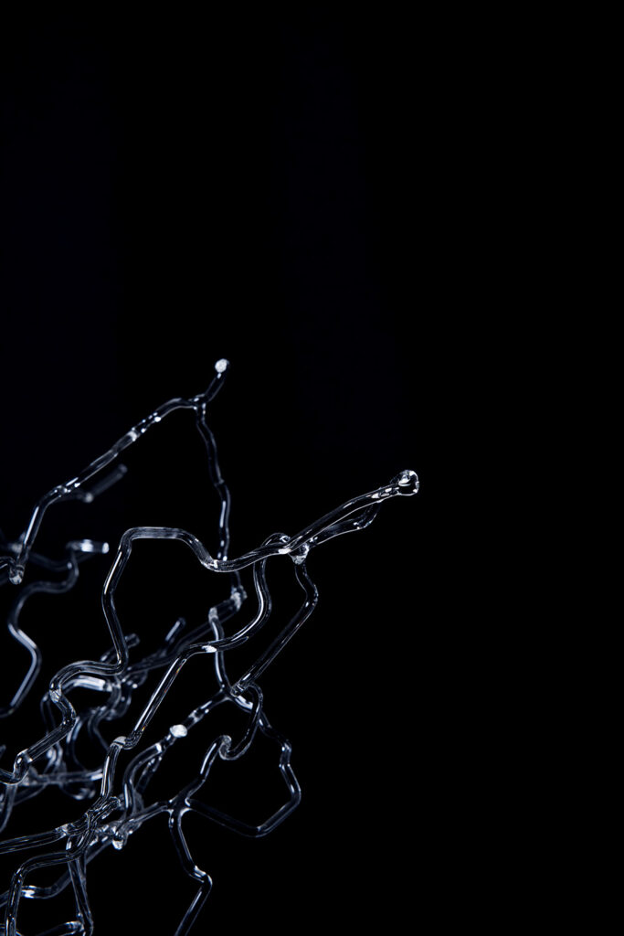 Ingrid Bahna obra “Atrapando el Viento”, presentada en ARTWEEK 2025, Centro Cultural Estación Mapocho, Santiago de Chile.