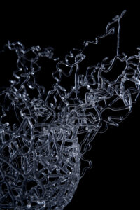 Ingrid Bahna obra “Atrapando el Viento”, presentada en ARTWEEK 2025, Centro Cultural Estación Mapocho, Santiago de Chile.