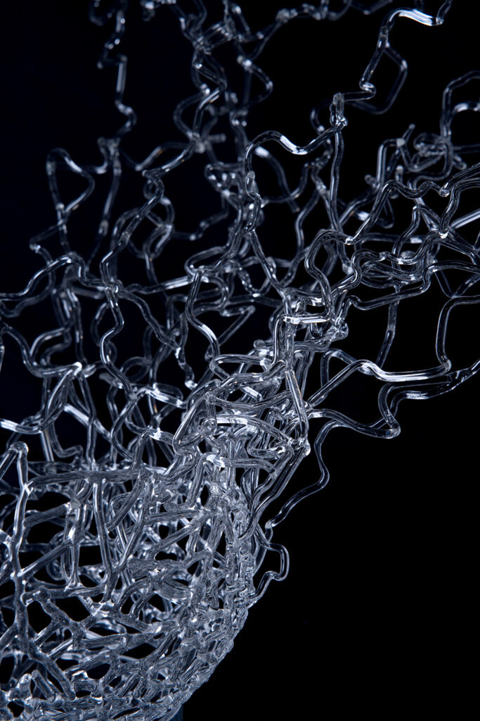 Ingrid Bahna obra “Atrapando el Viento”, presentada en ARTWEEK 2025, Centro Cultural Estación Mapocho, Santiago de Chile.