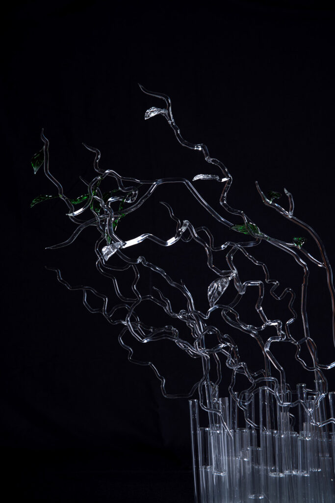 Ingrid Bahna obra “Atrapando el Viento”, presentada en ARTWEEK 2025, Centro Cultural Estación Mapocho, Santiago de Chile.