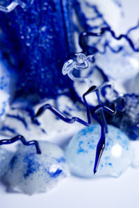 Ingrid Bahna obra “Atrapando el Viento”, presentada en ARTWEEK 2025, Centro Cultural Estación Mapocho, Santiago de Chile.