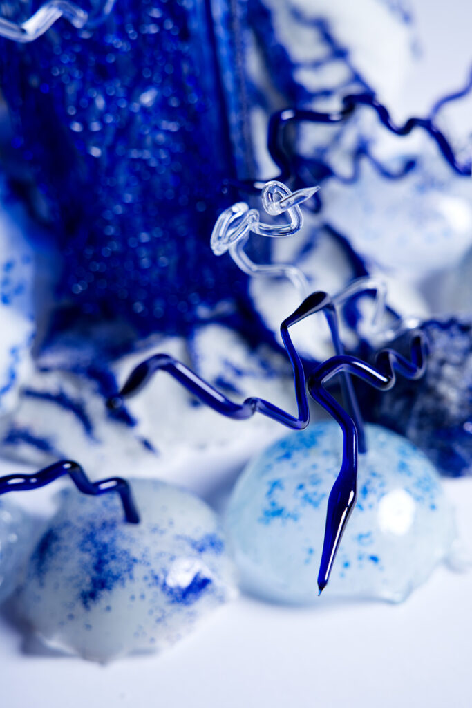 Ingrid Bahna obra “Atrapando el Viento”, presentada en ARTWEEK 2025, Centro Cultural Estación Mapocho, Santiago de Chile.