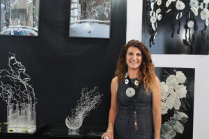 Ingrid Bahna obra “Atrapando el Viento”, presentada en ARTWEEK 2025, Centro Cultural Estación Mapocho, Santiago de Chile.