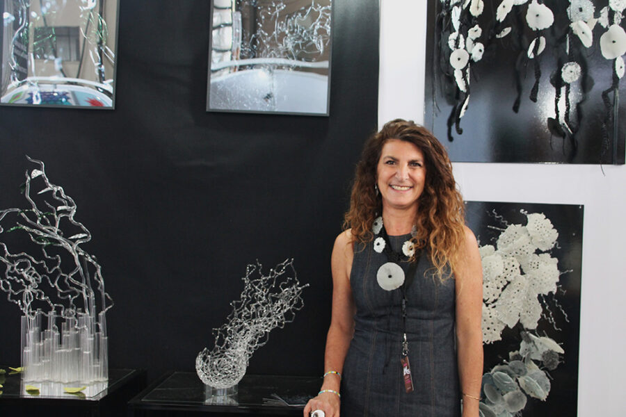 Ingrid Bahna obra “Atrapando el Viento”, presentada en ARTWEEK 2025, Centro Cultural Estación Mapocho, Santiago de Chile.