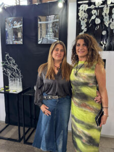 Ingrid Bahna obra “Atrapando el Viento”, presentada en ARTWEEK 2025, Centro Cultural Estación Mapocho, Santiago de Chile.