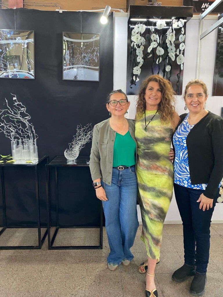 Ingrid Bahna obra “Atrapando el Viento”, presentada en ARTWEEK 2025, Centro Cultural Estación Mapocho, Santiago de Chile.