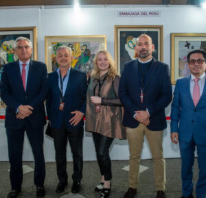 Ingrid Bahna obra “Atrapando el Viento”, presentada en ARTWEEK 2025, Centro Cultural Estación Mapocho, Santiago de Chile.