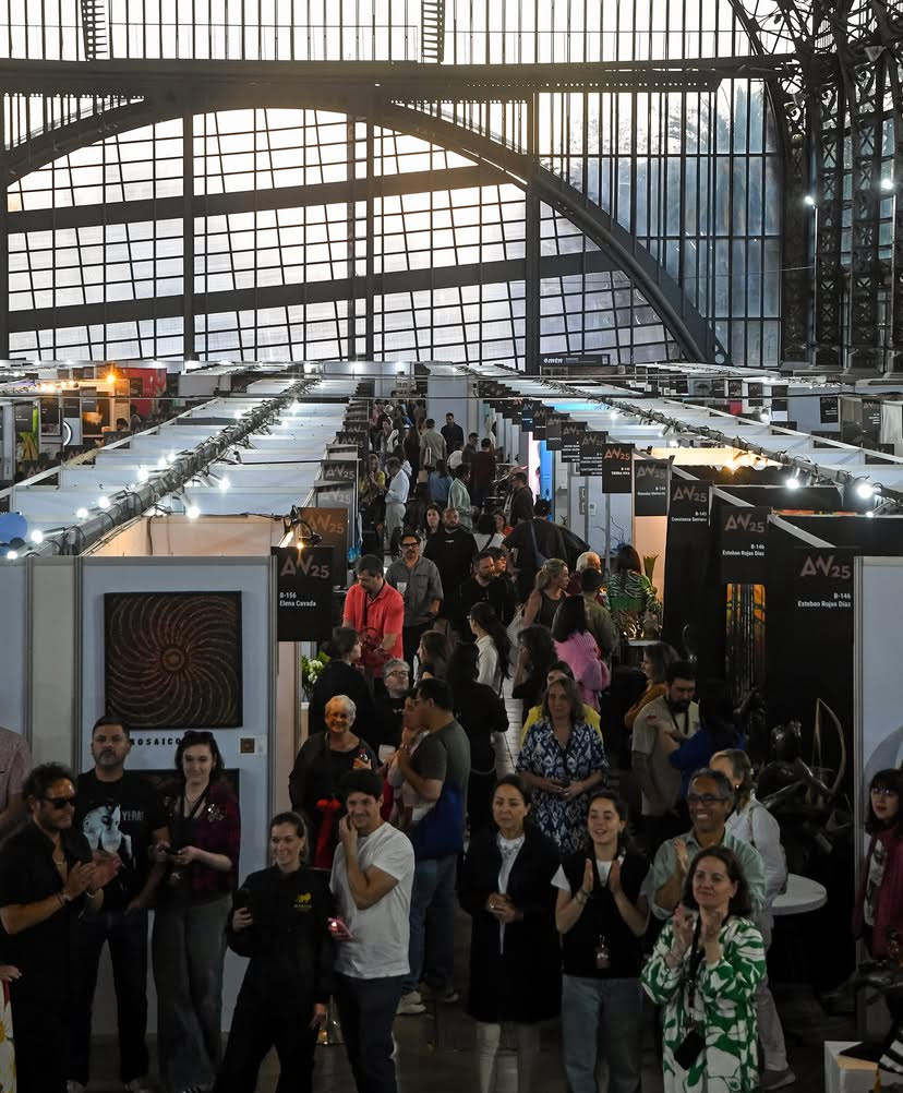 Ingrid Bahna obra “Atrapando el Viento”, presentada en ARTWEEK 2025, Centro Cultural Estación Mapocho, Santiago de Chile.