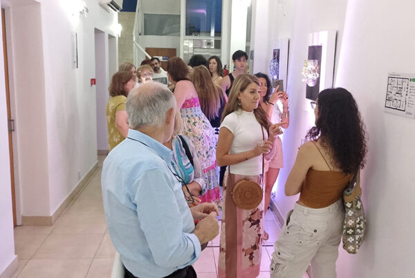 Anatomía de lo Inesperado, de Marisa Berrone: cinco estudios sobre la materia emocional Rosario, Santa Fé Arte en Vidrio Corazón de vidrio