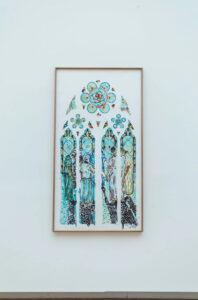 Vidrieras contemporáneas de Notre-Dame de París en el marco del debate sobre la restauración patrimonial tras el incendio y la intervención de la artista Claire Tabouret. (Foto: © Caleb Marshall, 2025)