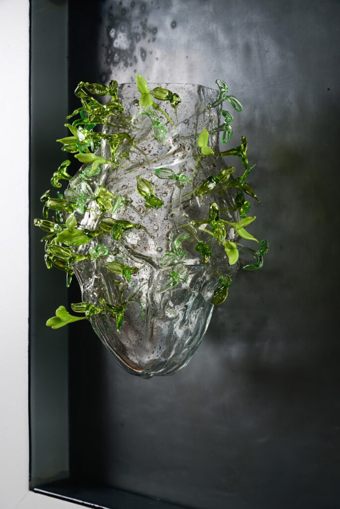 La tierra que me habita 1 Anatomía de lo Inesperado, de Marisa Berrone: cinco estudios sobre la materia emocional Rosario, Santa Fé Arte en Vidrio Corazón de vidrio