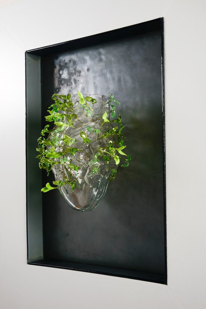 La tierrra que me habita Anatomía de lo Inesperado, de Marisa Berrone: cinco estudios sobre la materia emocional Rosario, Santa Fé Arte en Vidrio Corazón de vidrio