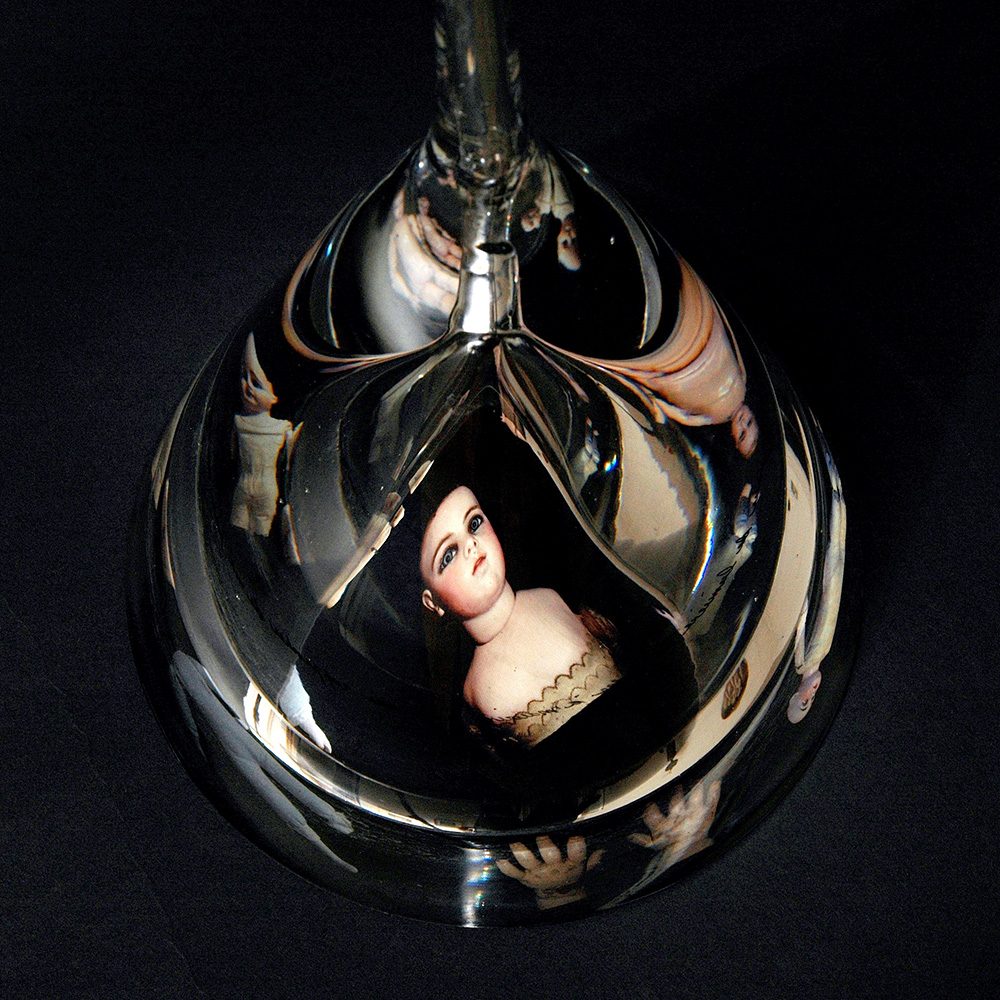 Mettre la tête où l’on pense, exposición de la artista canadiense Michèle Lapointe en el Museo de Arte en Vidrio de Alcorcón (MAVA). Instalación que combina vidrio artístico, fotografía y objetos para explorar la fragilidad humana a través de efectos ópticos y una puesta en escena inmersiva. Abierta hasta el 22 de febrero de 2026. Mettre la tête où l’on pense, exposición de la artista canadiense Michèle Lapointe en el Museo de Arte en Vidrio de Alcorcón (MAVA). Instalación que combina vidrio artístico, fotografía y objetos para explorar la fragilidad humana a través de efectos ópticos y una puesta en escena inmersiva. Abierta hasta el 22 de febrero de 2026.