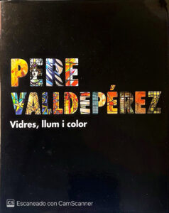 Arte y oficio del vitral. Restauración y obra de autor aplicada a la arquitectura e interiorismo. Larga trayectoria profesional, docencia y taller. Pere Valldepérez vitralls Valldepérez Objetos con Vidrio
