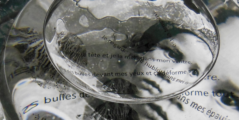 Mettre la tête où l’on pense, exposición de la artista canadiense Michèle Lapointe en el Museo de Arte en Vidrio de Alcorcón (MAVA). Instalación que combina vidrio artístico, fotografía y objetos para explorar la fragilidad humana a través de efectos ópticos y una puesta en escena inmersiva. Abierta hasta el 22 de febrero de 2026. Mettre la tête où l’on pense, exposición de la artista canadiense Michèle Lapointe en el Museo de Arte en Vidrio de Alcorcón (MAVA). Instalación que combina vidrio artístico, fotografía y objetos para explorar la fragilidad humana a través de efectos ópticos y una puesta en escena inmersiva. Abierta hasta el 22 de febrero de 2026.