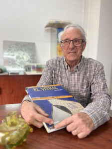 Arte y oficio del vitral. Restauración y obra de autor aplicada a la arquitectura e interiorismo. Larga trayectoria profesional, docencia y taller. Pere Valldepérez vitralls Valldepérez Objetos con Vidrio