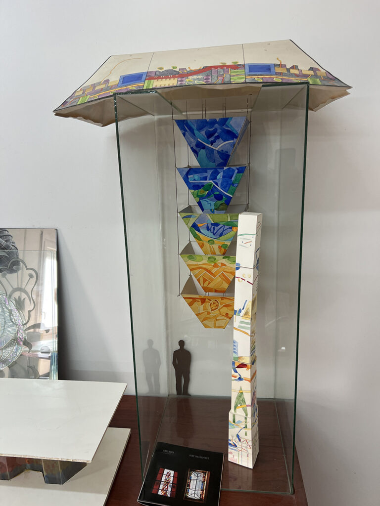 Arte y oficio del vitral. Restauración y obra de autor aplicada a la arquitectura e interiorismo. Larga trayectoria profesional, docencia y taller. Pere Valldepérez vitralls Valldepérez Objetos con Vidrio Arte y oficio del vitral. Restauración y obra de autor aplicada a la arquitectura e interiorismo. Larga trayectoria profesional, docencia y taller. Pere Valldepérez vitralls Valldepérez Objetos con Vidrio