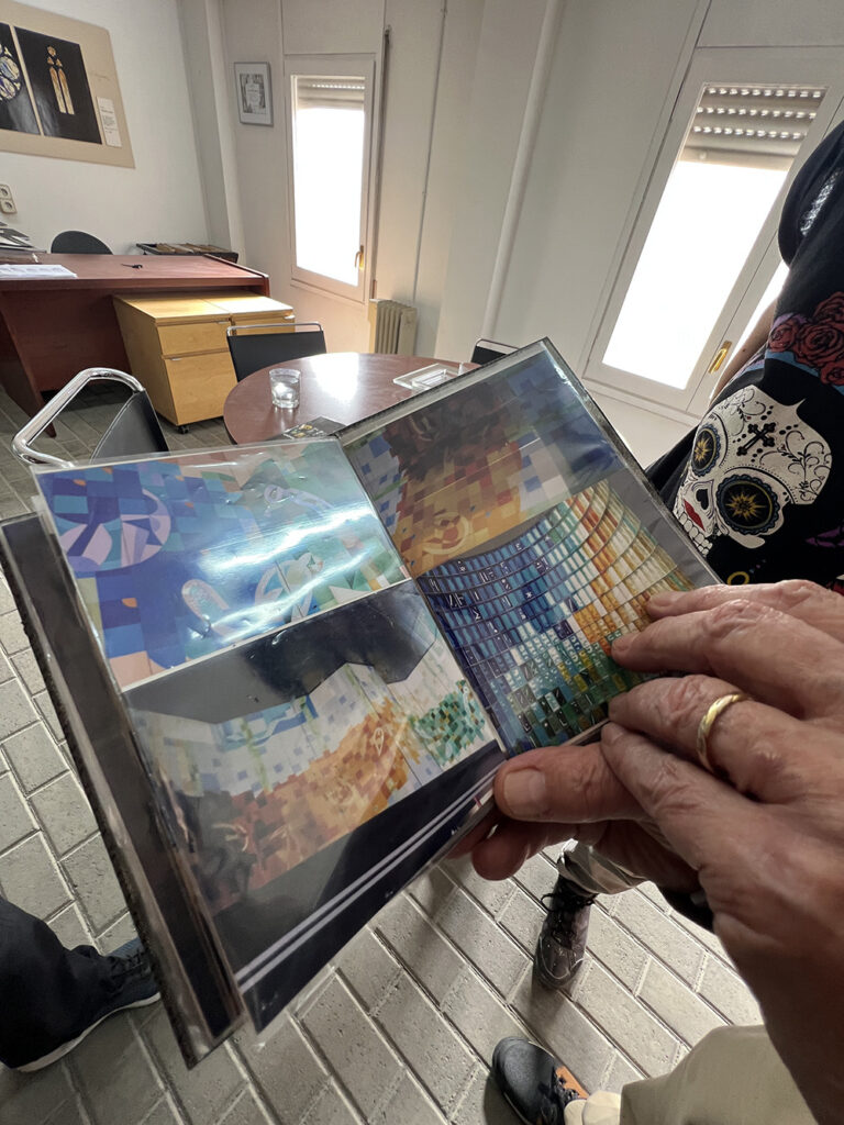 Arte y oficio del vitral. Restauración y obra de autor aplicada a la arquitectura e interiorismo. Larga trayectoria profesional, docencia y taller. Pere Valldepérez vitralls Valldepérez Objetos con Vidrio Arte y oficio del vitral. Restauración y obra de autor aplicada a la arquitectura e interiorismo. Larga trayectoria profesional, docencia y taller. Pere Valldepérez vitralls Valldepérez Objetos con Vidrio