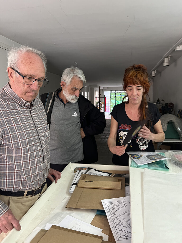 Arte y oficio del vitral. Restauración y obra de autor aplicada a la arquitectura e interiorismo. Larga trayectoria profesional, docencia y taller. Pere Valldepérez vitralls Valldepérez Objetos con Vidrio Arte y oficio del vitral. Restauración y obra de autor aplicada a la arquitectura e interiorismo. Larga trayectoria profesional, docencia y taller. Pere Valldepérez vitralls Valldepérez Objetos con Vidrio