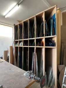 Arte y oficio del vitral. Restauración y obra de autor aplicada a la arquitectura e interiorismo. Larga trayectoria profesional, docencia y taller. Pere Valldepérez vitralls Valldepérez Objetos con Vidrio