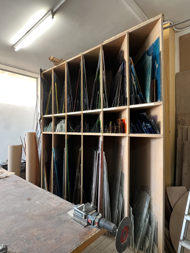 Arte y oficio del vitral. Restauración y obra de autor aplicada a la arquitectura e interiorismo. Larga trayectoria profesional, docencia y taller. Pere Valldepérez vitralls Valldepérez Objetos con Vidrio Arte y oficio del vitral. Restauración y obra de autor aplicada a la arquitectura e interiorismo. Larga trayectoria profesional, docencia y taller. Pere Valldepérez vitralls Valldepérez Objetos con Vidrio