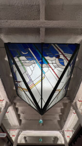 Arte y oficio del vitral. Restauración y obra de autor aplicada a la arquitectura e interiorismo. Larga trayectoria profesional, docencia y taller. Pere Valldepérez vitralls Valldepérez Objetos con Vidrio