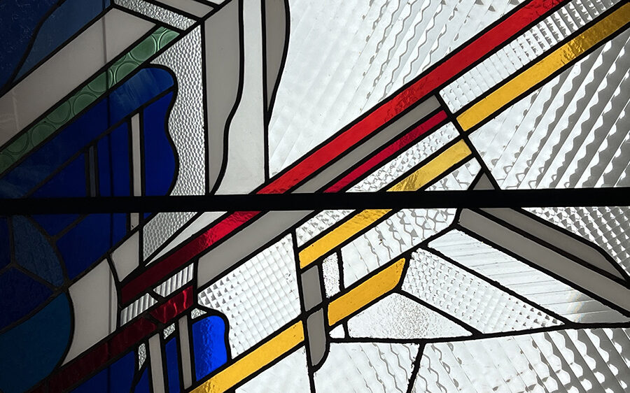 Arte y oficio del vitral. Restauración y obra de autor aplicada a la arquitectura e interiorismo. Larga trayectoria profesional, docencia y taller. Pere Valldepérez vitralls Valldepérez Objetos con Vidrio