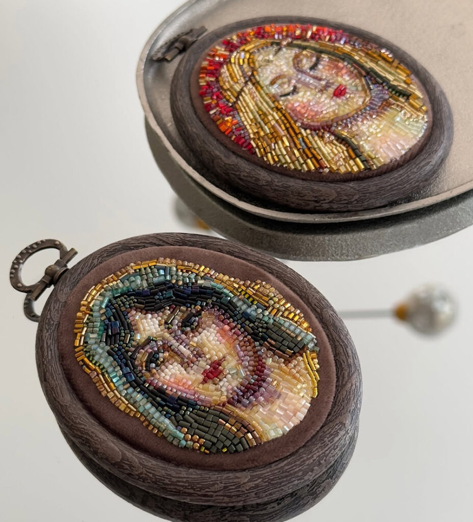 chepp.project Valeria_Khrystyna / embroidery / brooch / handmade Bead Embroidery Bordado con cuentas de vidrio chepp.project Valeria_Khrystyna / embroidery / brooch / handmade Bead Embroidery Bordado con cuentas de vidrio