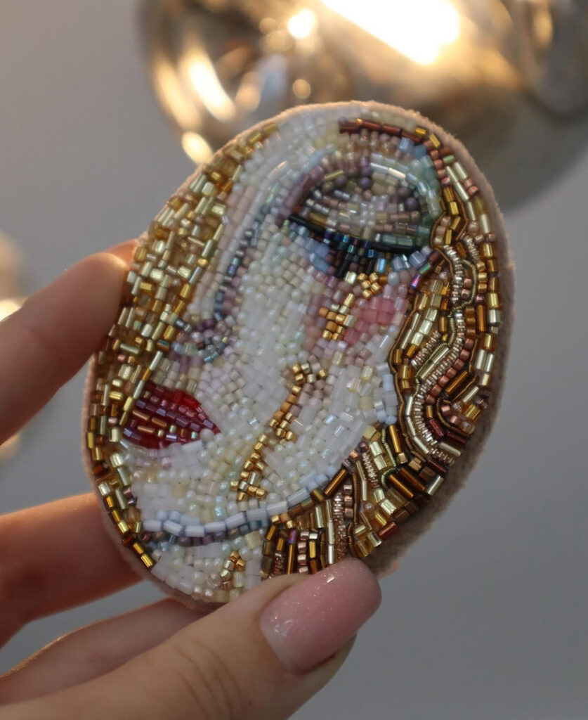chepp.project Valeria_Khrystyna / embroidery / brooch / handmade Bead Embroidery Bordado con cuentas de vidrio chepp.project Valeria_Khrystyna / embroidery / brooch / handmade Bead Embroidery Bordado con cuentas de vidrio