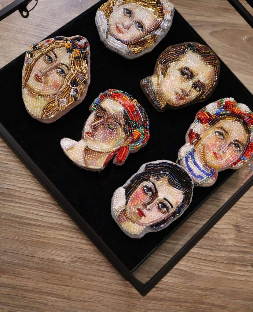 chepp.project Valeria_Khrystyna / embroidery / brooch / handmade Bead Embroidery Bordado con cuentas de vidrio chepp.project Valeria_Khrystyna / embroidery / brooch / handmade Bead Embroidery Bordado con cuentas de vidrio