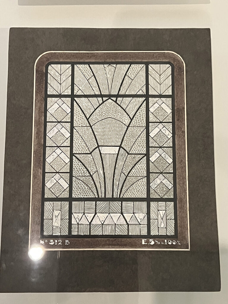 exposición Alegorías de un porvenir en el Banco de España, donde las vidrieras de la ampliación (1933-1934) de los talleres de la Casa Maumejean en Madrid combinan Art Déco, progreso y modernidad, según los estudios de Víctor Nieto Alcaide y Carlos Muñoz de Pablos. Una experiencia imprescindible para amantes del vidrio artístico y la historia.