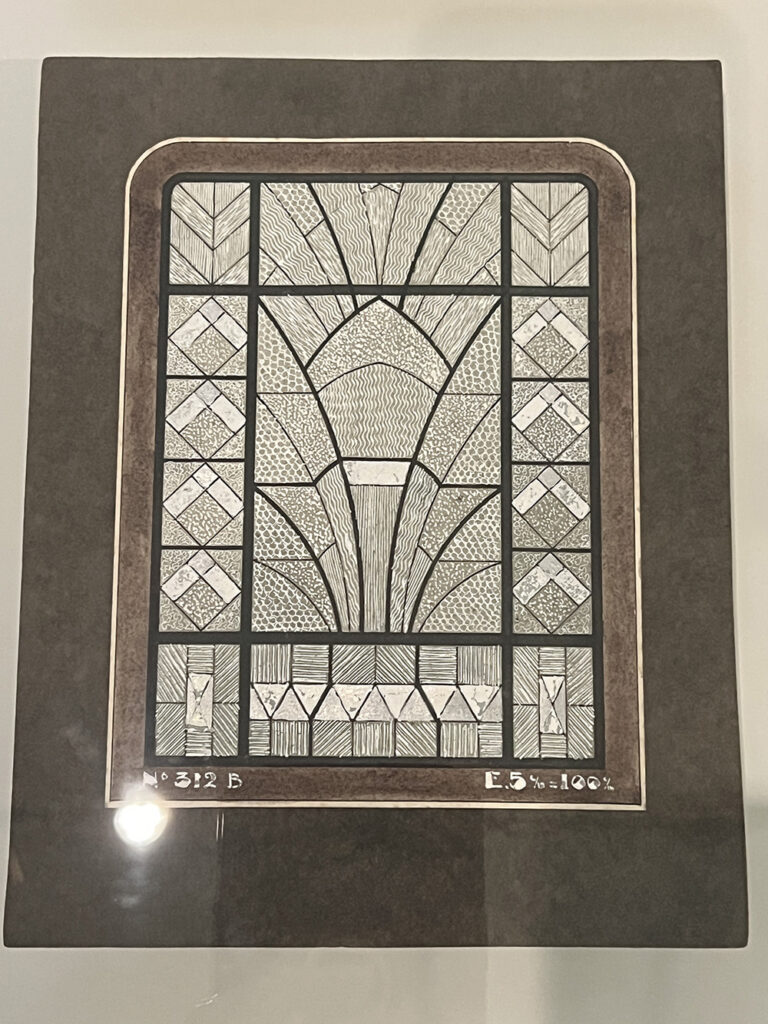 exposición Alegorías de un porvenir en el Banco de España, donde las vidrieras de la ampliación (1933-1934) de los talleres de la Casa Maumejean en Madrid combinan Art Déco, progreso y modernidad, según los estudios de Víctor Nieto Alcaide y Carlos Muñoz de Pablos. Una experiencia imprescindible para amantes del vidrio artístico y la historia.