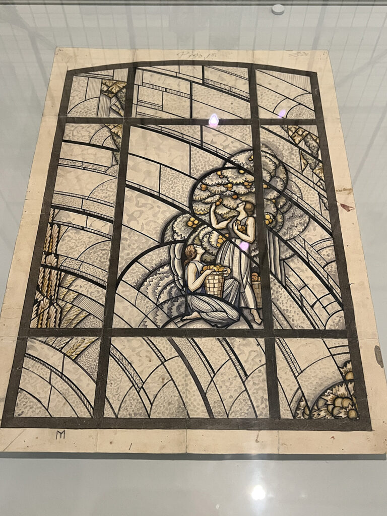 exposición Alegorías de un porvenir en el Banco de España, donde las vidrieras de la ampliación (1933-1934) de los talleres de la Casa Maumejean en Madrid combinan Art Déco, progreso y modernidad, según los estudios de Víctor Nieto Alcaide y Carlos Muñoz de Pablos. Una experiencia imprescindible para amantes del vidrio artístico y la historia.