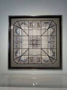 exposición Alegorías de un porvenir en el Banco de España, donde las vidrieras de la ampliación (1933-1934) de los talleres de la Casa Maumejean en Madrid combinan Art Déco, progreso y modernidad, según los estudios de Víctor Nieto Alcaide y Carlos Muñoz de Pablos. Una experiencia imprescindible para amantes del vidrio artístico y la historia.