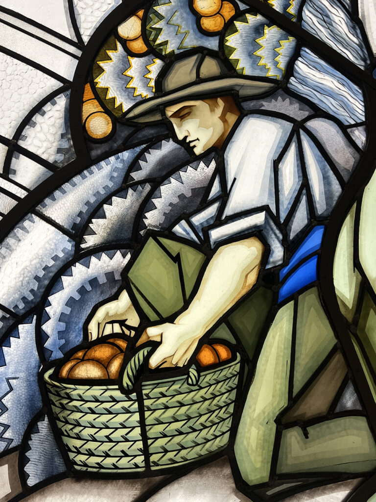 exposición Alegorías de un porvenir en el Banco de España, donde las vidrieras de la ampliación (1933-1934) de los talleres de la Casa Maumejean en Madrid combinan Art Déco, progreso y modernidad, según los estudios de Víctor Nieto Alcaide y Carlos Muñoz de Pablos. Una experiencia imprescindible para amantes del vidrio artístico y la historia.