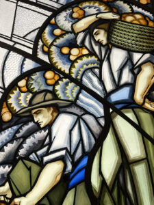 exposición Alegorías de un porvenir en el Banco de España, donde las vidrieras de la ampliación (1933-1934) de los talleres de la Casa Maumejean en Madrid combinan Art Déco, progreso y modernidad, según los estudios de Víctor Nieto Alcaide y Carlos Muñoz de Pablos. Una experiencia imprescindible para amantes del vidrio artístico y la historia.